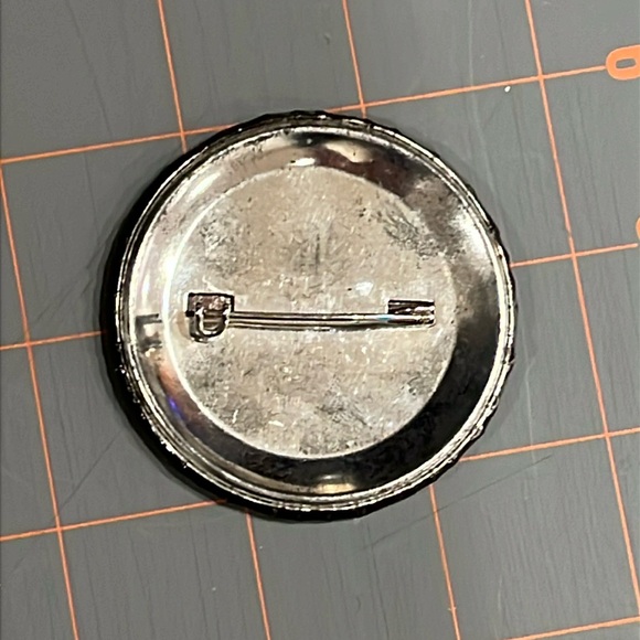 Vintage 1977 STAR WARS Prismatic Pin Star Wars Logo Button Preowned HTF - Picture 14 of 16